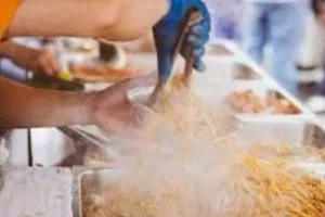 बुलंदशहर में खाना खाने से बिगड़ी 40 लोगों की तबीयत, जिला अस्पताल में कराया गया भर्ती