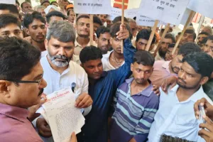 UP: बाढ़ से बर्बाद हो रहे गांव, बचाव के नाम पर सिर्फ भ्रष्टाचार