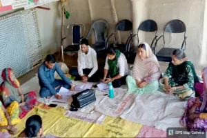 एनआरएलएम में दोहरे मापदंड का खेल!  पुरुष बुक कीपर हटाने के दावों की खुली पोल, बैठक में रजिस्टर लिखते दिखे दीपक मिश्रा