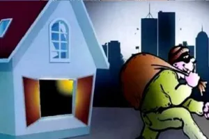 Amroha News : आंगन में सोता रहा परिवार, घर से डेढ़ लाख की नकदी समेत जेवर और लैपटॉप चोरी