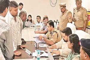 अयोध्या समाधान दिवस : डीएम ने सोहावल में सुनीं जनसमस्याएं, अधिकारियों व कर्मचारियों का रोका वेतन, लेखपाल निलंबित