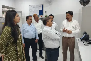 Bareilly News : महिला डेयरी किसानों की सफलता से प्रभावित हुए प्रमुख सचिव