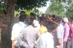 Pilibhit News : अमृत सरोवर के पास फंदे से लटका मिला युवती का शव, हत्या की आशंका