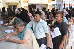 Bareilly News : भीषण गर्मी कर रही बीमार, जिला अस्पताल में मरीजों की भरमार