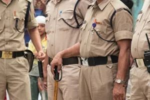 Rampur News : महिला का जीआरपी पुलिसकर्मी पर अभद्रता करने का आरोप