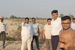 बाराबंकी : डीएम ने बाढ़ संभावित गांवों का किया निरीक्षण, कहा- समय रहते पूरी करें तैयारी
