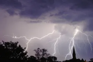 UP Weather : यूपी में आंधी-तूफान का कहर जारी, पूर्वी व मध्य क्षेत्र में भारी वर्षा और ओलावृष्टि का अलर्ट 