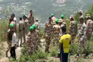 उत्तराखंड के मसूरी में भीषण हादसा : गहरी खाई में गिरी तेज रफ्तार कार, 4 पर्यटकों की मौत 