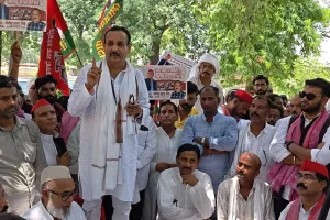 Gonda News: करनैलगंज में सपा का जोरदार प्रदर्शन, महंगाई-बेरोजगारी और कानून व्यवस्था के खिलाफ 22 सूत्रीय मांगपत्र सौंपा