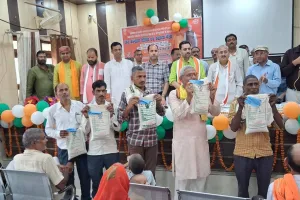 Barabanki News : जनकल्याण शिविर में पहुंचे्अंगद सिंह, कहा-योजनाओं का लाभ सीधे पात्रों तक पहुंचा रही केंद्र सरकार