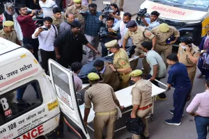 लखनऊ कोचिंग अग्निकांड : 15 छात्रों की मौत से दहल गई राजधानी, गम-गुस्सा और बेबसी का आलम 