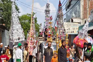 Muharram 2026:  'या हुसैन' की सदाओं के बीच निकला मोहर्रम का जुलूस, अकीदतमंदों ने नम आंखों से निकाले ताजिए ; सुरक्षा बल तैनात