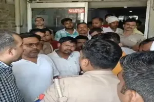 Gonda News: हाइड्रोसील ऑपरेशन के 24 घंटे के भीतर मरीज की मौत, परिजनों ने अस्पताल पर लापरवाही का लगाया आरोप