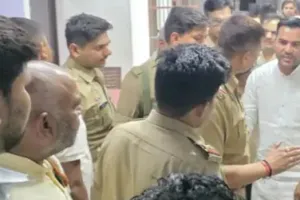 Mathura News : कैबिनेट मंत्री के भतीजे की पुलिस से तीखी बहस! छुड़वा लिया आरोपी