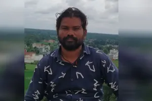 Pilibhit: संविदाकर्मी की मौत के मामले में परिवार ने की एक्सईएन-एसडीओ पर FIR की मांग 