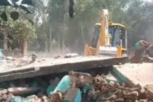 बहराइच मस्जिद विवाद:  नहीं हटेगी 200 साल पुरानी मस्जिद, डीएम ने नोटिस जारी करने के दिए निर्देश 
