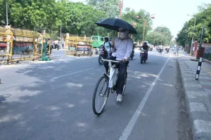 UP Weather Today : यूपी में मानसून की एंट्री से पहले भयंकर गर्मी, 27 जिलों में लू का अलर्ट 