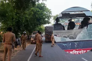 आगरा में हादसे के बाद बवाल... थार सवार ने युवक को कुचला, मौत पर भड़की भीड़, पुलिस पर पथराव