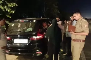 Barabanki News: कार का शीशा तोड़कर एक करोड़ के जेवरात से भरा बैग ले उड़े चोर, सीसीटीवी खंगालने में जुटी पुलिस