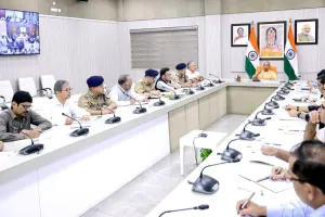 CM Yogi Action: 'एक ही दिन में 150 अफसरों को करूंगा सस्पेंड', भ्रष्ट अधिकारियों पर भड़के सीएम योगी