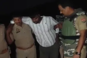 बलिया पुलिस मुठभेड़ में संदिग्ध गौ तस्कर गिरफ्तार, जवाबी कार्रवाई में पैर में लगी गोली