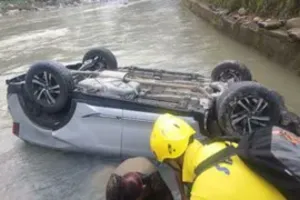 उत्तराखंड में बड़ा हादसा: रुद्रप्रयाग के पास गहरी खाई में गिरी कार, देश के अलग-अलग राज्यों से आए 5 पर्यटक घायल