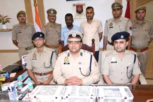 बरेली में हवाला नेटवर्क का बड़ा भंडाफोड़: फर्जी कंपनी बनाकर दिल्ली-दुबई तक जुड़ रहे थे तार, 3 लाख कैश के साथ मोईन अली गिरफ्तार