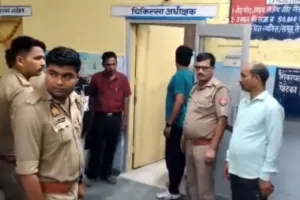 एटा में मुहर्रम जुलूस के दौरान बड़ा हादसा: हाईटेंशन लाइन की चपेट में आई ताजिया, एक युवक की मौत, तीन झुलसे