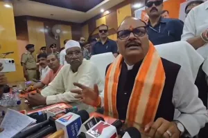 Ram Mandir Donation Scam: राम मंदिर चढ़ावा मामले पर डिप्टी सीएम ने विपक्ष पर साधा निशाना, बोले- बाबरी मस्जिद के लिए जुटाए गए चंदे का भी मांगा जाए हिसाब