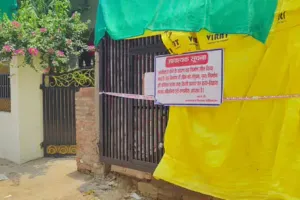 अखिलेश के 'मकान सीलिंग' वाले दावे पर विकास प्राधिकरण का पलटवार, कहा- लड़की को बंद नहीं किया, वह खुद पीछे के रास्ते से अंदर घुसी