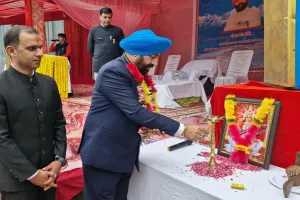 Uttrakhand News: राज्यपाल दर्शन को पहुंचे नंदा देवी मंदिर, पूजा-अर्चना कर की प्रदेश की समृद्धि के लिए प्रार्थना 