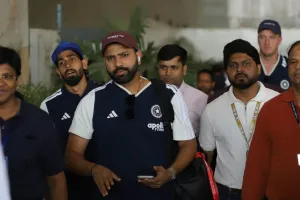 'हिटमैन' की एक झलक पाने को एयरपोर्ट पर उमड़े क्रिकेट प्रेमी,  इकाना की पिच पर महामुकाबले के लिए तैयार है दोनों टीमें