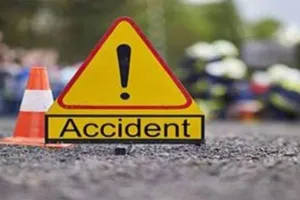  हापुड़ में सड़क निर्माण के दौरान बड़ा हादसा,  खुले गड्ढे में गिरने से मोटरसाइकिल सवार की मौत