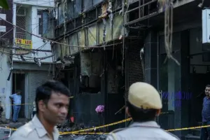 दिल्ली अग्निकांड : नैनीताल समेत उत्तराखंड के कई जिलों में सख्ती, सभी होटल-होमस्टे और मॉल का होगा सुरक्षा ऑडिट 