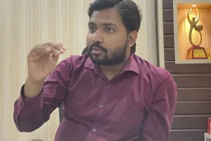 देवरिया में भी बढ़ेंगी खान सर की मुश्किलें,  पैतृक गांव भाटपार रानी में भूमि विवाद पर हंगामा, ग्रामीणों ने रास्ता रोकने का लगाया आरोप