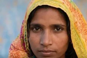 Barabanki :  तेज आंधी के कारण पेड़ टूटने से गिरा बिजली का पोल, महिला की दर्दनाक मौत 
