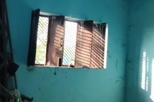 बाराबंकी में गल्ला व्यापारी के यहां लाखों की चोरी,  खिड़की तोड़कर घुसे चोर, जेवरात और नगदी लेकर फरार