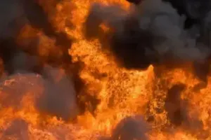 Lucknow Fire:  कैसरबाग में मकान की छत पर स्टोर में लगी आग, दमकल नहीं पहुंच सकी