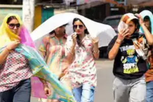 UP Weather Update : यूपी में गर्मी का सितम, 39 जिलों में हीटवेव की चेतावनी 