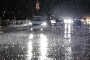 UP Weather News : सुहाना हुआ यूपी का मौसम, 65 जिलों में बारिश का अलर्ट, आपके शहर-जिले का क्या हाल!  