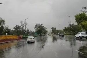 UP Weather News : आगरा में झमाझम बारिश, कमजोर पड़ने वाला है पश्चिमी विक्षोभ का असर, फिर सताएगी गर्मी 