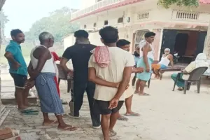 बलिया सड़क हादसा: अज्ञात वाहन की टक्कर से बाइक सवार दो युवकों की मौत, परिवारों में मचा कोहराम