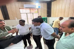 Raebareli BEO Attacked:  रायबरेली में बीईओ पर जानलेवा हमला, हाथ में फ्रैक्चर, शिक्षक का सिर फटा