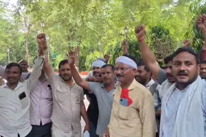  Lucknow News:  लखनऊ में सिटी ट्रांसपोर्ट के संविदा परिचालकों का प्रदर्शन, निजी फर्म में समायोजन का विरोध