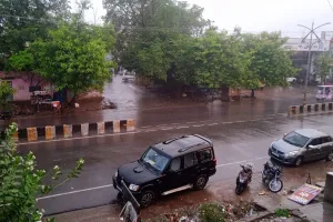 Barabanki Weather News : झमाझम बारिश से खिल उठे किसानों के चेहरे, धान की रोपाई में आई तेजी