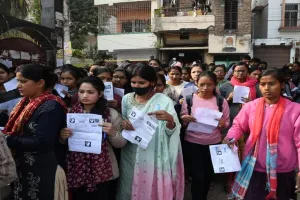 Bihar SI Prohibition Exam 2026 : ब्लूटूथ से नकल की कोशिश नाकाम, 38 जिलों के 515 केंद्रों पर हुई परीक्षा, दो बायोमेट्रिक कर्मी भी पकड़े गए