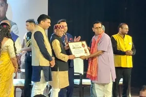 Gonda News: लोकगायक शिवपूजन शुक्ल को ‘वाग्धारा नवरत्न सम्मान-2026’, अवधी संस्कृति संरक्षण के लिए मिला सम्मान
