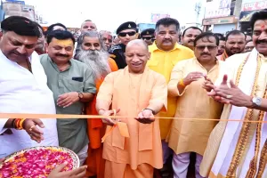 गोरखपुर के पहले 6 लेन फ्लाईओवर समेत 14 परियोजनाओं का CM ने किया लोकार्पण, कहा- आस्था पर प्रहार करने वाले आज दे रहे उपदेश