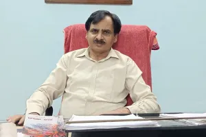 Bareilly News : फिजिक्स के प्रोफेसर ने लिख डाली ''काव्य भौतिकी''