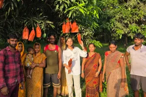 बरेली की बेटी का कमाल : 'कवच' से बचाई मलिहाबाद के दशहरी की मिठास, 'मैंगो मैन' ने किया सम्मानित